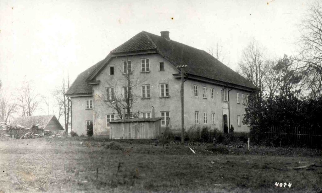 Fotogrāfija. Lizuma pagasta 1.pakāpes pamatskola,1930. gadi. Foto O.Priedītis