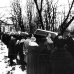 Sēru gājiens no baznīcas uz Brīvības ielu. 1989.gads.