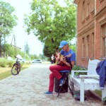 Gregs, Grigorijs Gorodko ar ģitāru pie Sarkanās pils, 4. starptautiskais mākslas festivāls "Divi Jūliji. Uzdrīkstēšanās" 30.-31.07.2021.