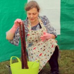 Dzijas krāsošana Latvijas florā atrodamajās sēnēs, mikoloģe Diāna Meiere, 4. starptautiskais mākslas festivāls "Divi Jūliji. Uzdrīkstēšanās" 30.-31.07.2021.