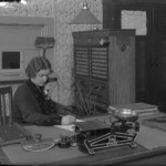 Pasta telegrāfa darbiniece 1920.-30. gadi. Ferdinanda Knoka stikla plašu negatīvs. Pasta telegrāfa darbiniece 1920.-30. gadi. Ferdinanda Knoka stikla plašu negatīvs. Gulbenes novada vēstures un mākslas muzeja krājums Nr. GVMM 19452