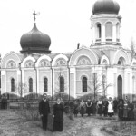 Grupas foto pie Galgauskas Sv.Jāņa Kristītāja pareizticīgo baznīcas, 20.gs. sākums. Grupas foto pie Galgauskas Sv.Jāņa Kristītāja pareizticīgo baznīcas, 20.gs. sākums, Gulbenes novada vēstures un mākslas muzeja krājums