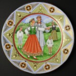 Dekoratīvs porcelāna šķīvis, 2021. gads, autore Beatrise Kārkliņa