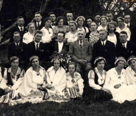 Velēnas koris dziesmu svētkos Rankā 1933. gada 14. augustā Velēnas koris dziesmu svētkos Rankā 1933. gada 14. augustā